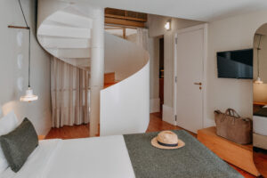 Alcino dos Reis Suite River View